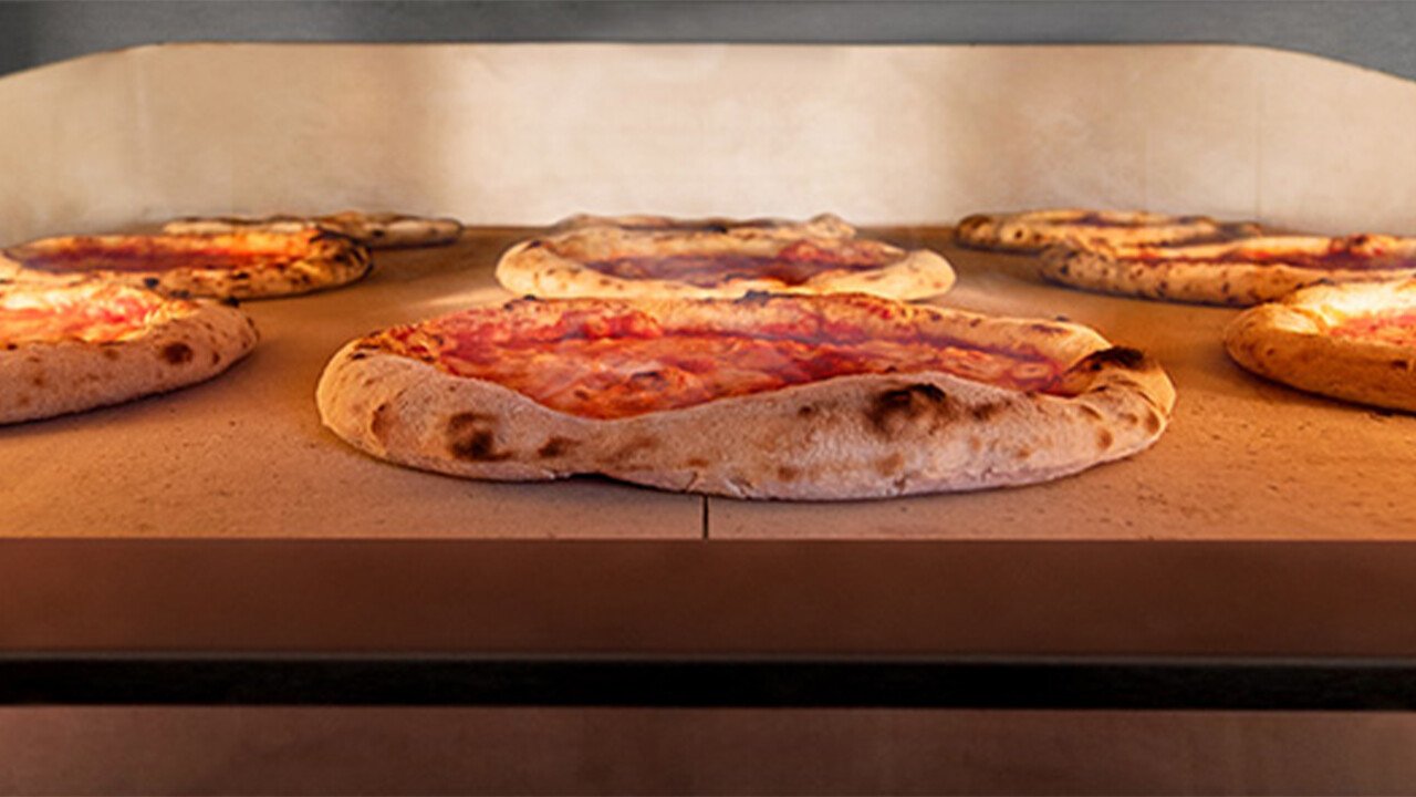 Backkammer Fastbake: Feuerfeste Oberfläche aus Biscotto-Stein, optimal für zeitgenössische neapolitanische Pizza in nur 150 Sekunden (Temperatur bis zu 500 °C).